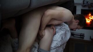 Szőke tini élvezettel teli krémpitét kap karanténban, barrier nélkül