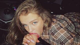 Házas csaj veszélyesen élvezi a taxissal a mély torkos szopást