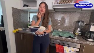 Forró szőke szomszédnőm izgi maszturbációs videót vár a kedvesétől