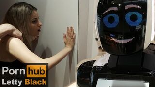 Nyilvános faszszopás és mélyen beleélvezés a plázában - Letty Black