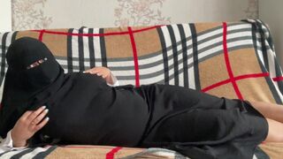 Arab szír milf kendőben vadul élvezi a szenvedélyes dugást