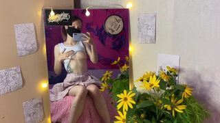 Imádom lovagolni egy srác kemény farkán a tükör előtt