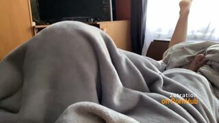 Ébredj hajnalban egy forró szopással!