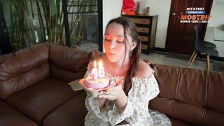 A legizgalmasabb ajándék a 18. születésnapra, amit imádott és mélyen megélvezett