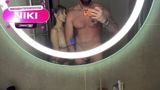 Tükör előtt pózoltam meztelenül, és a feleségem forrósodni kezdett