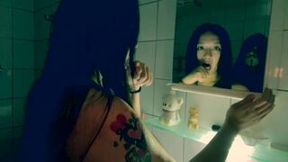 Vad ázsiai cosplay csajra zúdítják a sperma zuhatagot óvszer nélkül