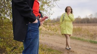 Egy exhibicionista tini vad dugása idegennel a nyilvánosságban