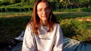 Tini popsi közelről! Szűk hátsó, hatalmas ajkak