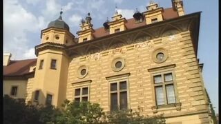 Hirtelen támadó farkak durva análban, retro film nyálas szopással és vastag farokkal