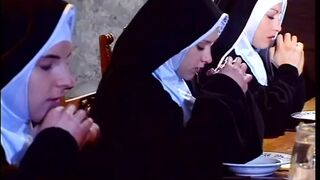 A kéjes apáca mozifilmje Maria Bellucci hatalmas német farkú cumizásai