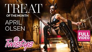 Twistys bemutatja April Olsent dögös fehérneműben, amint szélesre tárja combjait és gyönyörű testét