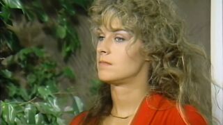 Retro MILF orgazmusorgiaszín Sheri és Kimberly a Wife Bucketban